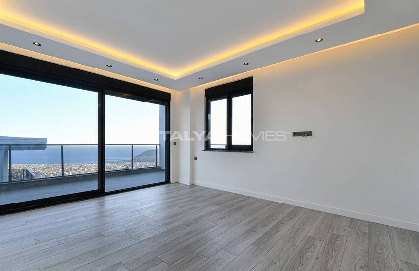 Sea View Property with Private Pool and Garden in Alanya 16