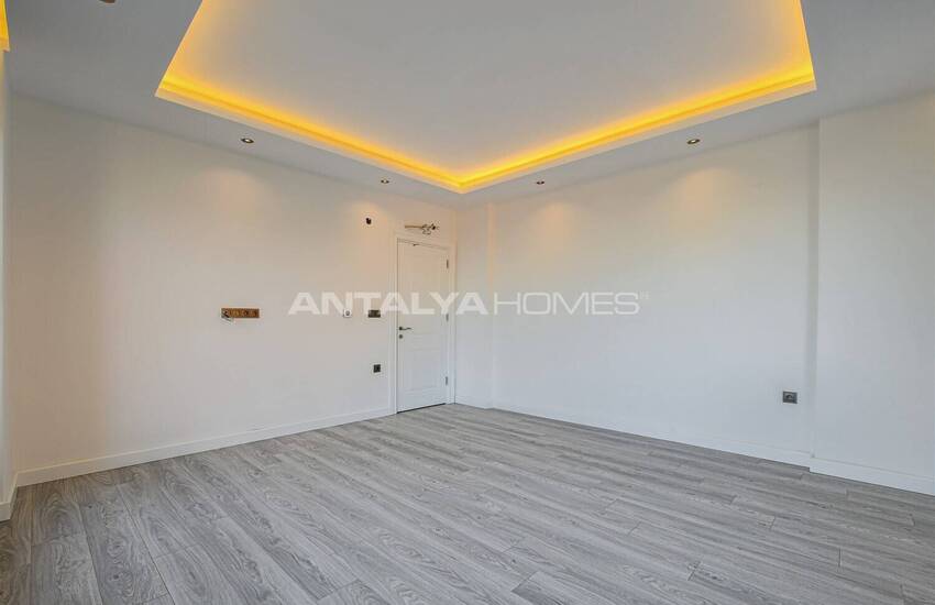 Sea View Property with Private Pool and Garden in Alanya 17