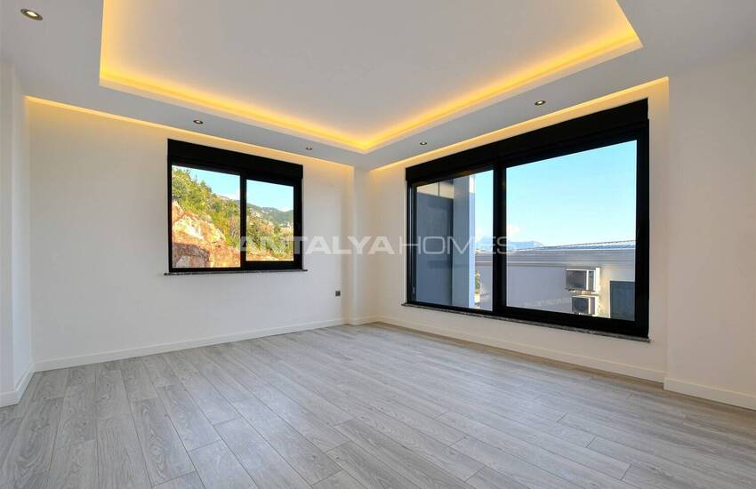 Sea View Property with Private Pool and Garden in Alanya 15
