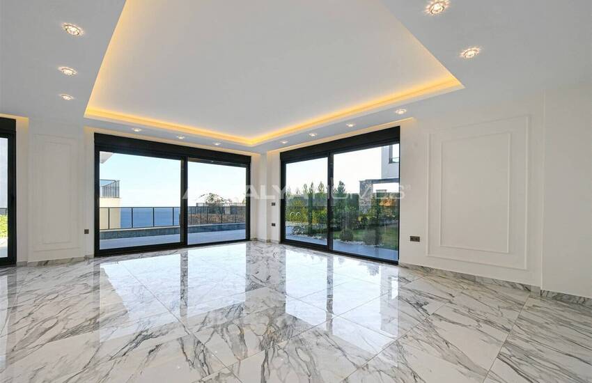 Sea View Property with Private Pool and Garden in Alanya 11