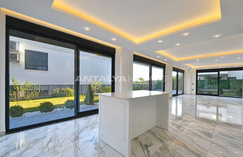 Sea View Property with Private Pool and Garden in Alanya 10