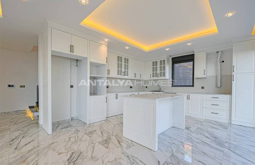 Sea View Property with Private Pool and Garden in Alanya 12