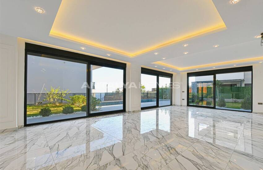 Sea View Property with Private Pool and Garden in Alanya 8