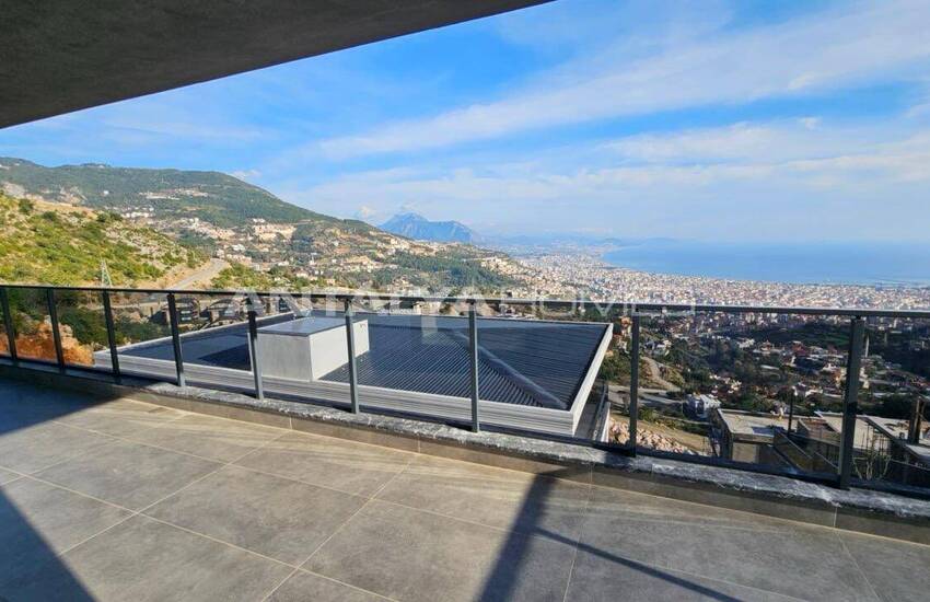 ملک با دید دریا با استخر و باغ خصوصی در آلانیا 17