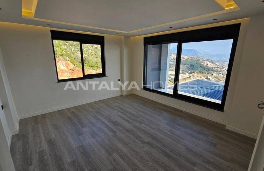 ملک با دید دریا با استخر و باغ خصوصی در آلانیا 13