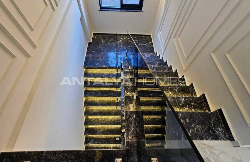 ملک با دید دریا با استخر و باغ خصوصی در آلانیا 16