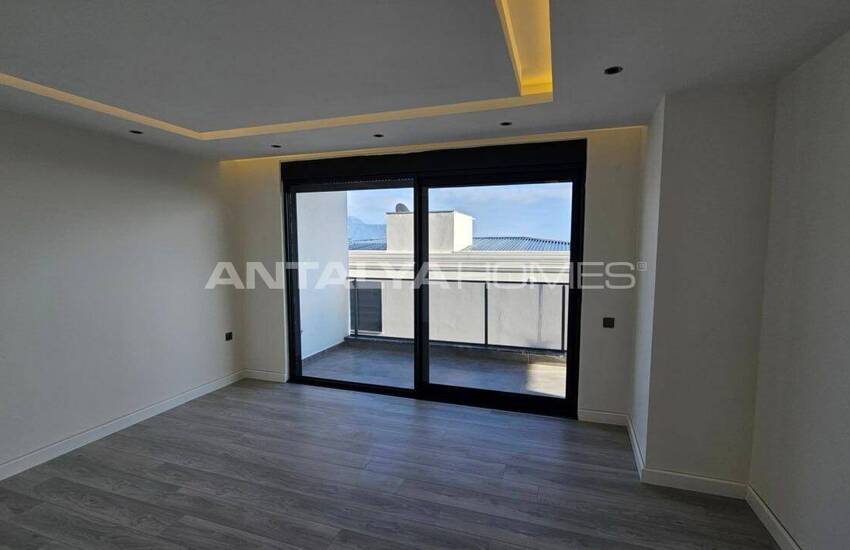 ملک با دید دریا با استخر و باغ خصوصی در آلانیا 12