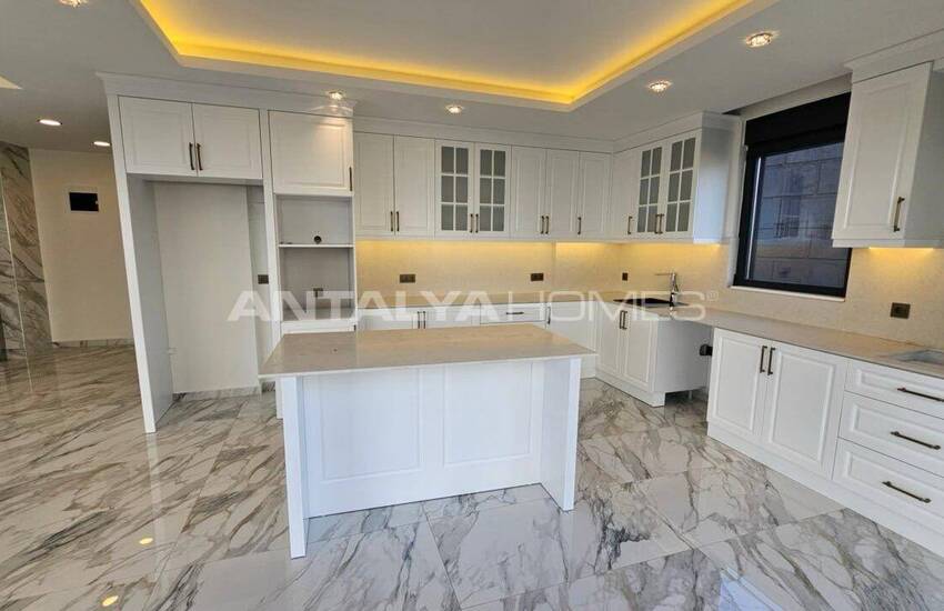 ملک با دید دریا با استخر و باغ خصوصی در آلانیا 9