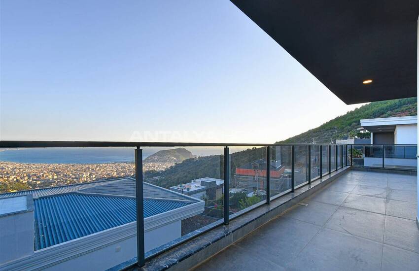 Sea View Property with Private Pool and Garden in Alanya 30