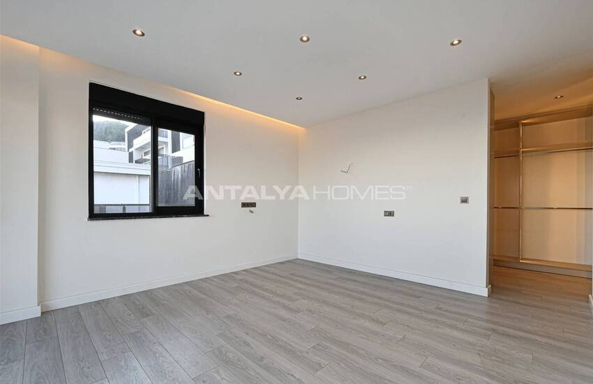 Sea View Property with Private Pool and Garden in Alanya 22