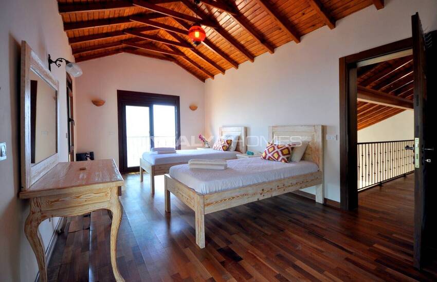 Antalya Kaş'ta 2 Yatak Odalı ve Geniş Tasarımlı Villa 13