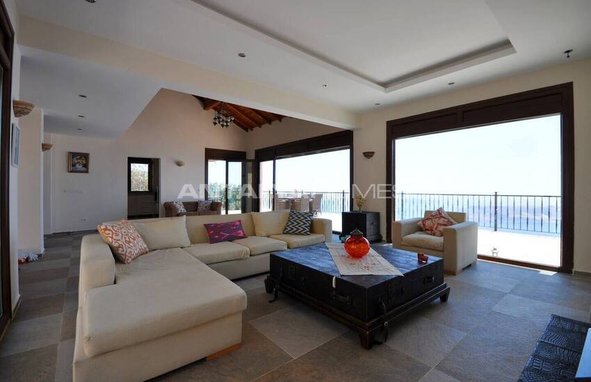 Antalya Kaş'ta 2 Yatak Odalı ve Geniş Tasarımlı Villa 10