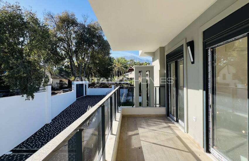 Kemer'in Merkezinde Özel Havuzlu Teraslı Müstakil Villa 20