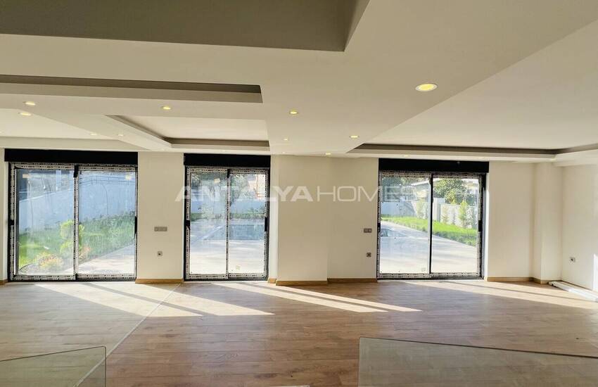 Kemer'in Merkezinde Özel Havuzlu Teraslı Müstakil Villa 10