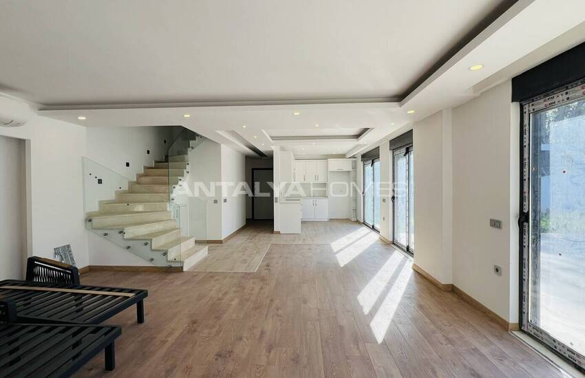 Kemer'in Merkezinde Özel Havuzlu Teraslı Müstakil Villa 12