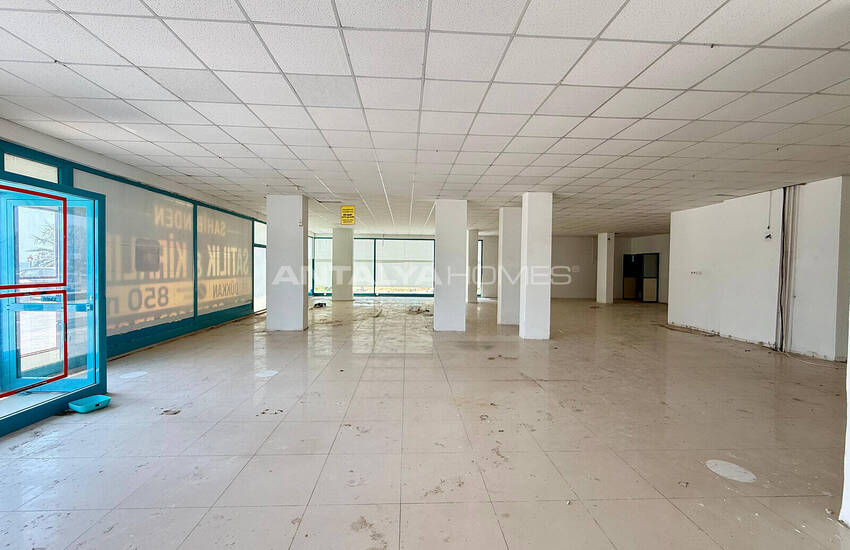 Spacious Beachfront Commercial Unit with Rental Guarantee in Alanya 4