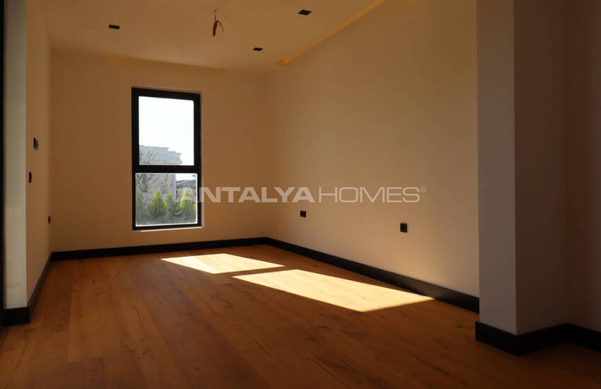 Antalya Döşemealtı'nda Geniş Bahçeli ve Yüksek Tavanlı Villalar 46