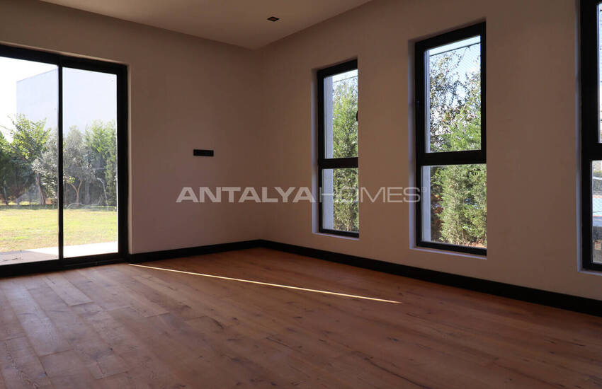 Antalya Döşemealtı'nda Geniş Bahçeli ve Yüksek Tavanlı Villalar 42