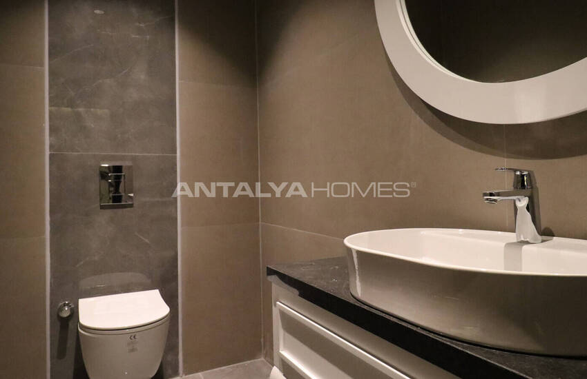 Antalya Döşemealtı'nda Geniş Bahçeli ve Yüksek Tavanlı Villalar 64