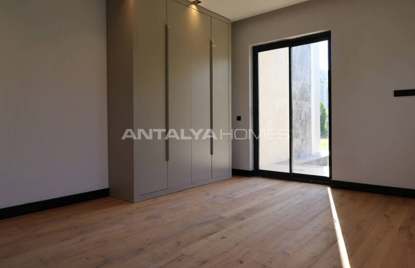 Antalya Döşemealtı'nda Geniş Bahçeli ve Yüksek Tavanlı Villalar 41