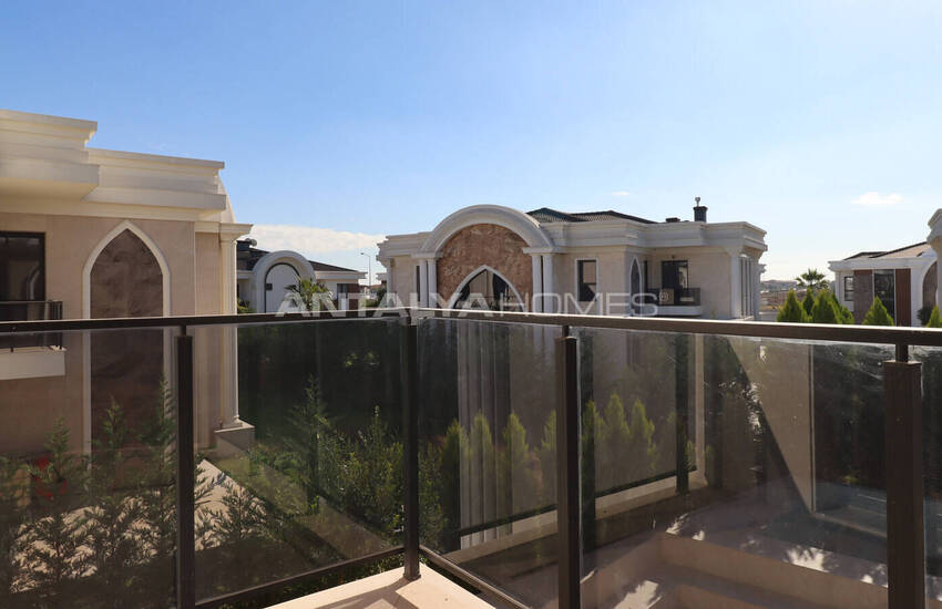 Antalya Döşemealtı'nda Geniş Bahçeli ve Yüksek Tavanlı Villalar 66