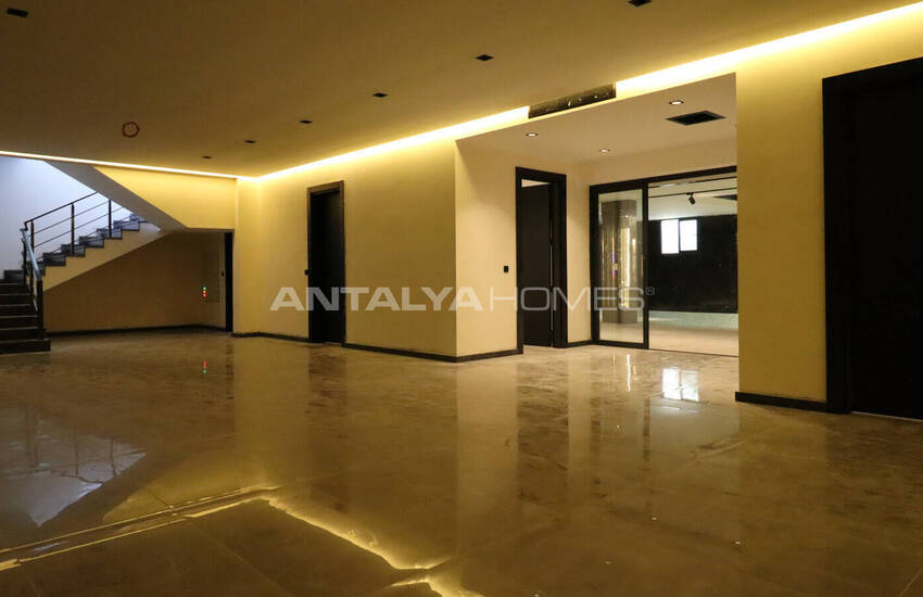 Antalya Döşemealtı'nda Geniş Bahçeli ve Yüksek Tavanlı Villalar 58