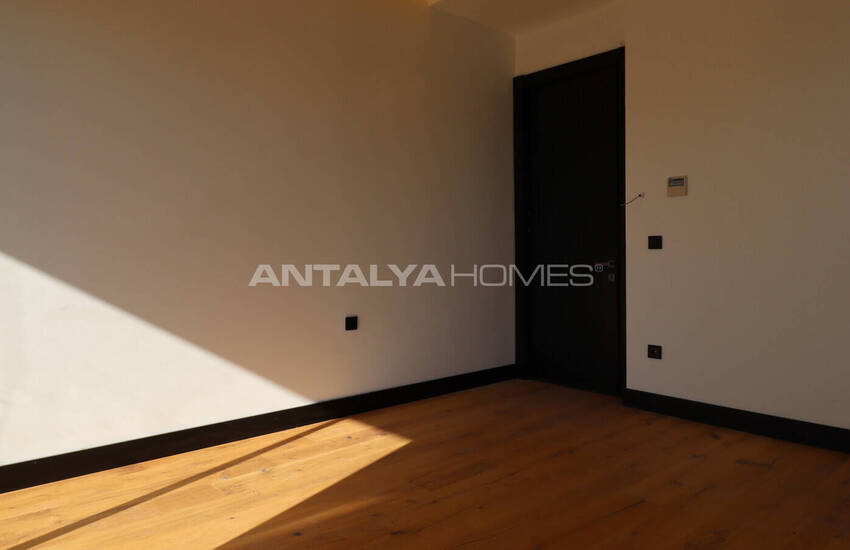 Antalya Döşemealtı'nda Geniş Bahçeli ve Yüksek Tavanlı Villalar 47