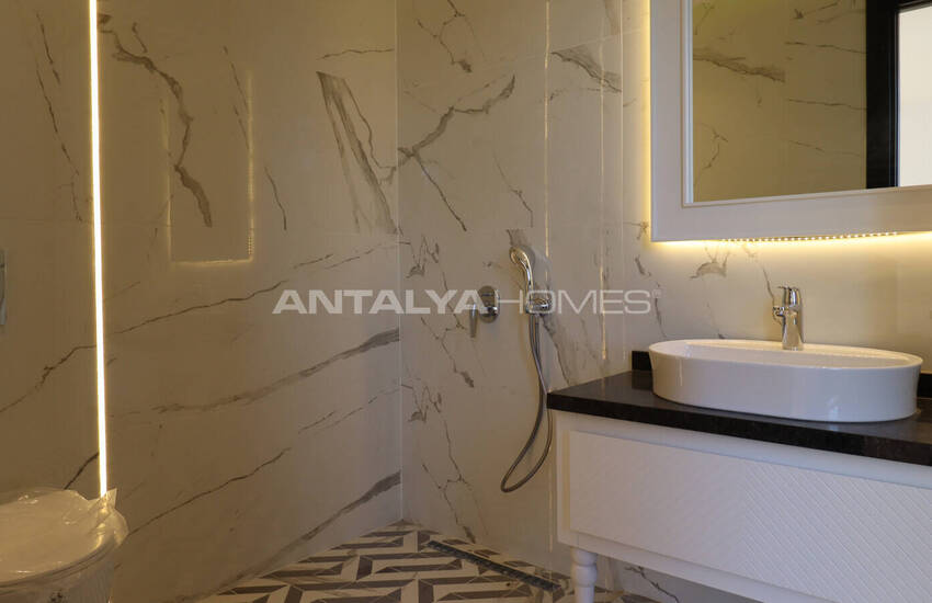 Antalya Döşemealtı'nda Geniş Bahçeli ve Yüksek Tavanlı Villalar 61