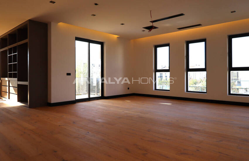 Antalya Döşemealtı'nda Geniş Bahçeli ve Yüksek Tavanlı Villalar 38