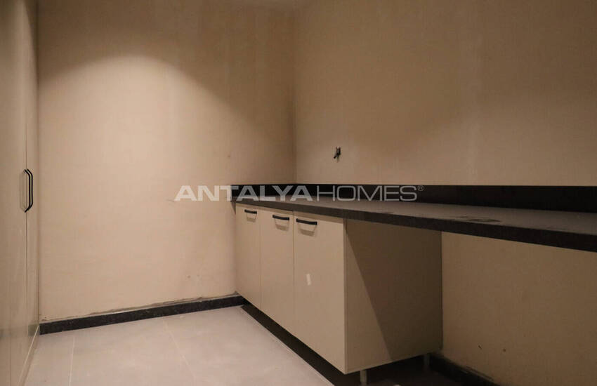 Antalya Döşemealtı'nda Geniş Bahçeli ve Yüksek Tavanlı Villalar 57