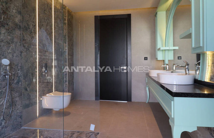 Antalya Döşemealtı'nda Geniş Bahçeli ve Yüksek Tavanlı Villalar 60