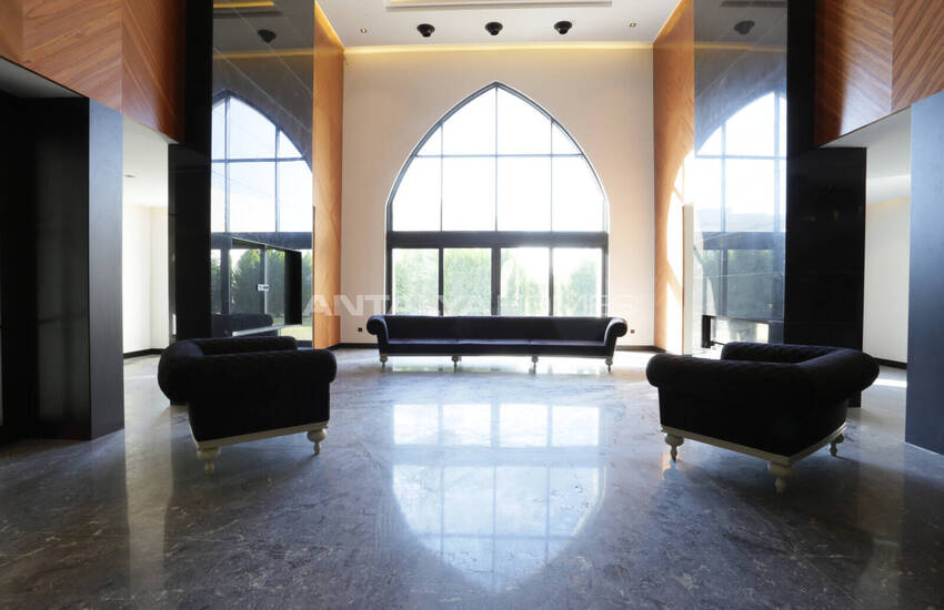 Antalya Döşemealtı'nda Geniş Bahçeli ve Yüksek Tavanlı Villalar 27