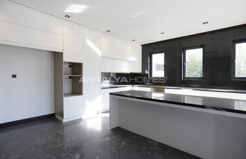 Antalya Döşemealtı'nda Geniş Bahçeli ve Yüksek Tavanlı Villalar 28