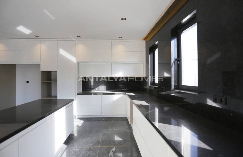 Antalya Döşemealtı'nda Geniş Bahçeli ve Yüksek Tavanlı Villalar 29