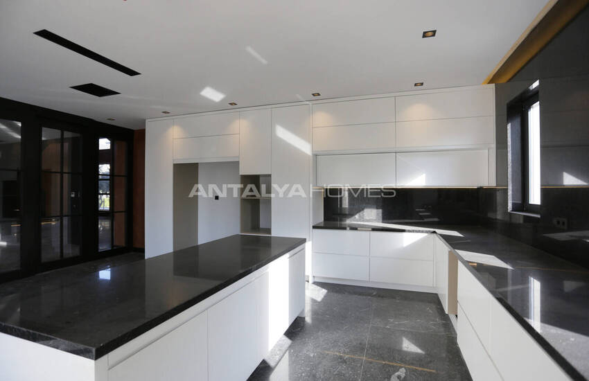 Antalya Döşemealtı'nda Geniş Bahçeli ve Yüksek Tavanlı Villalar 30