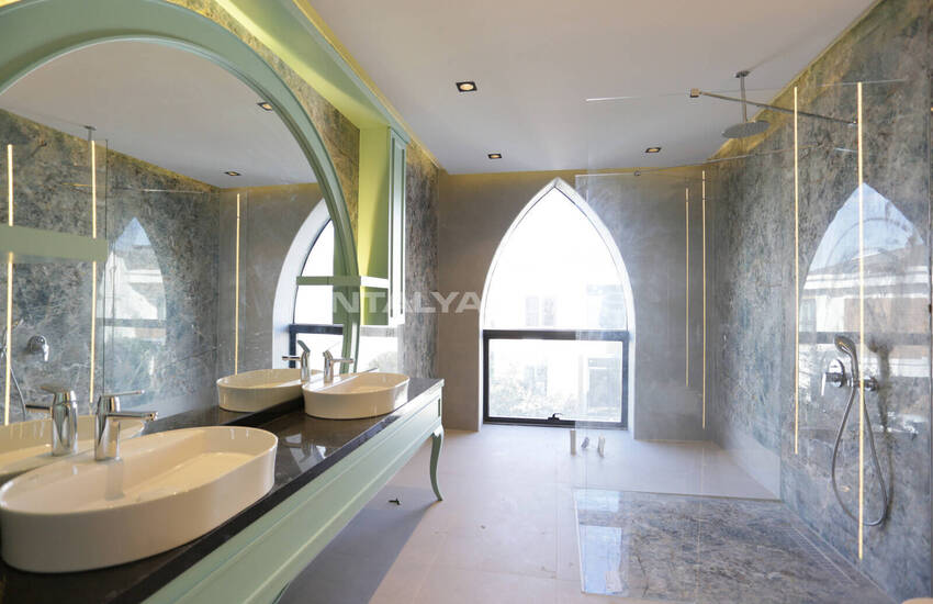 Antalya Döşemealtı'nda Geniş Bahçeli ve Yüksek Tavanlı Villalar 59