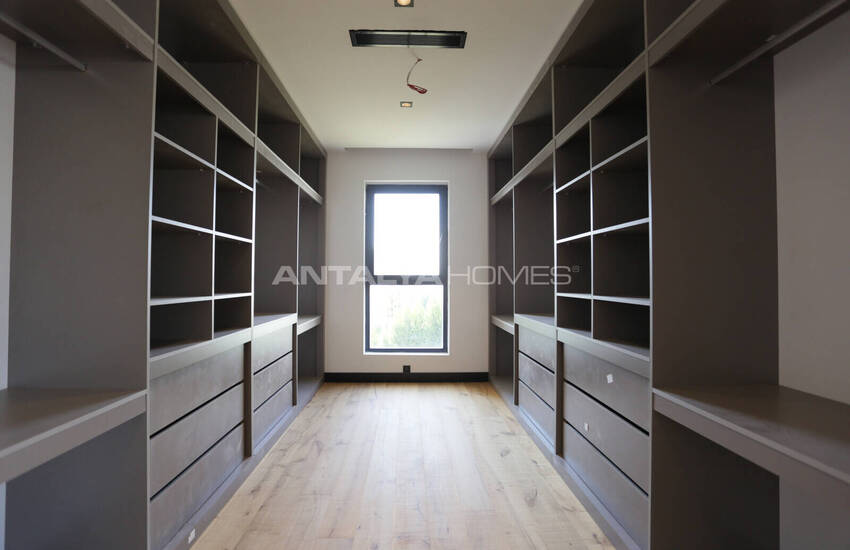 Antalya Döşemealtı'nda Geniş Bahçeli ve Yüksek Tavanlı Villalar 39