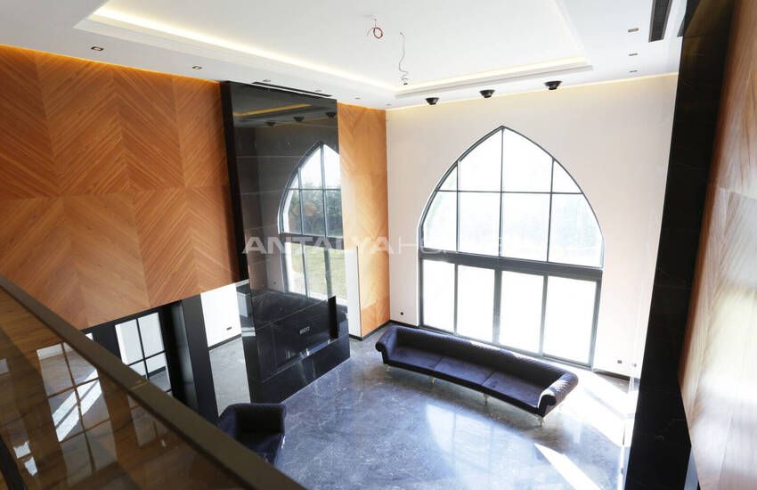 Antalya Döşemealtı'nda Geniş Bahçeli ve Yüksek Tavanlı Villalar 36