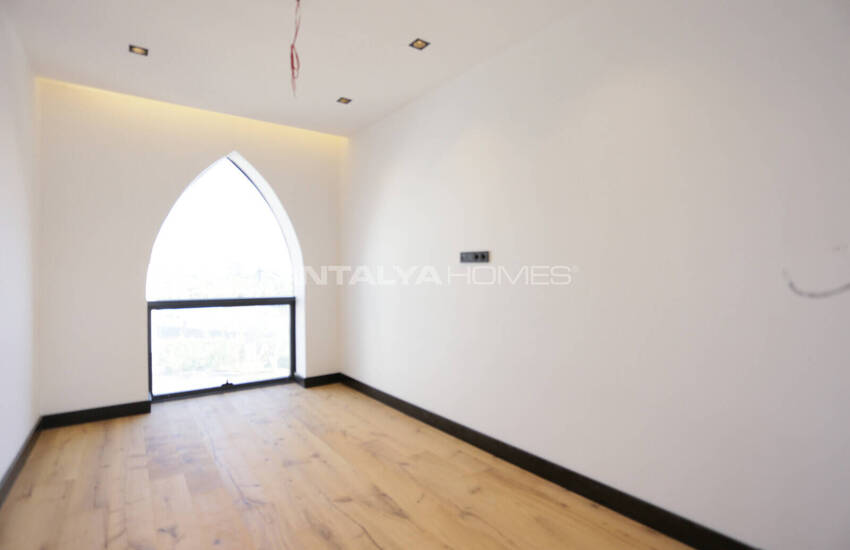 Antalya Döşemealtı'nda Geniş Bahçeli ve Yüksek Tavanlı Villalar 43