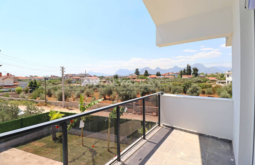 Antalya Döşemealtı'nda Olanaklara Yakın Yarı Müstakil Villa 15