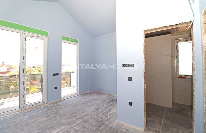 Antalya Döşemealtı'nda Olanaklara Yakın Yarı Müstakil Villa 8