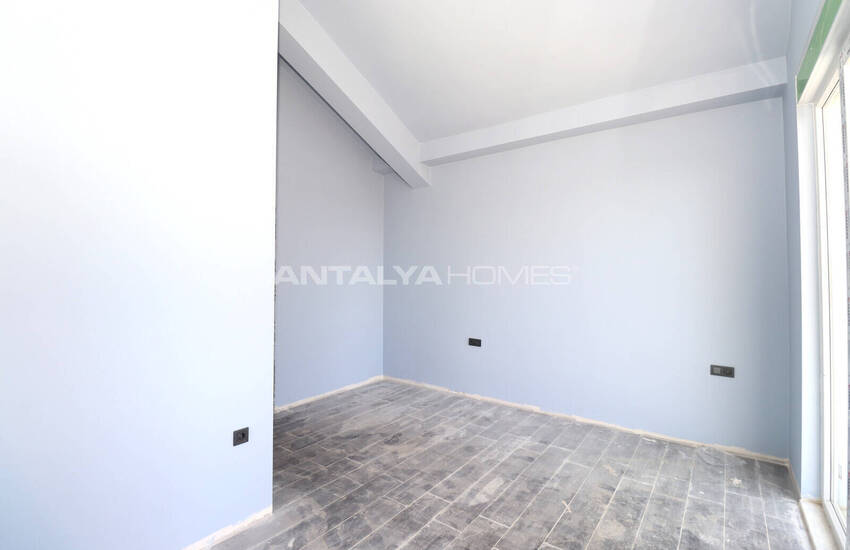 Antalya Döşemealtı'nda Olanaklara Yakın Yarı Müstakil Villa 9