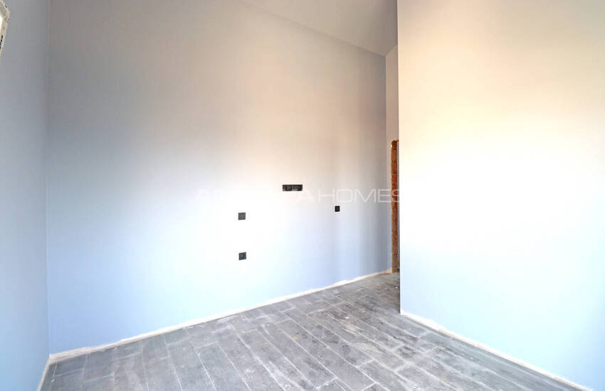 Antalya Döşemealtı'nda Olanaklara Yakın Yarı Müstakil Villa 12