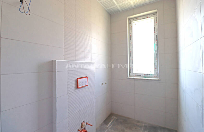 Antalya Döşemealtı'nda Olanaklara Yakın Yarı Müstakil Villa 13