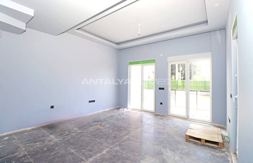 Antalya Döşemealtı'nda Olanaklara Yakın Yarı Müstakil Villa 4