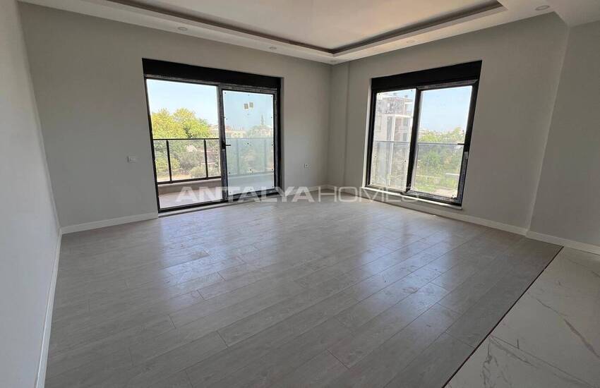 Spacious Flats in a Project with Pool in Altıntaş Antalya 20