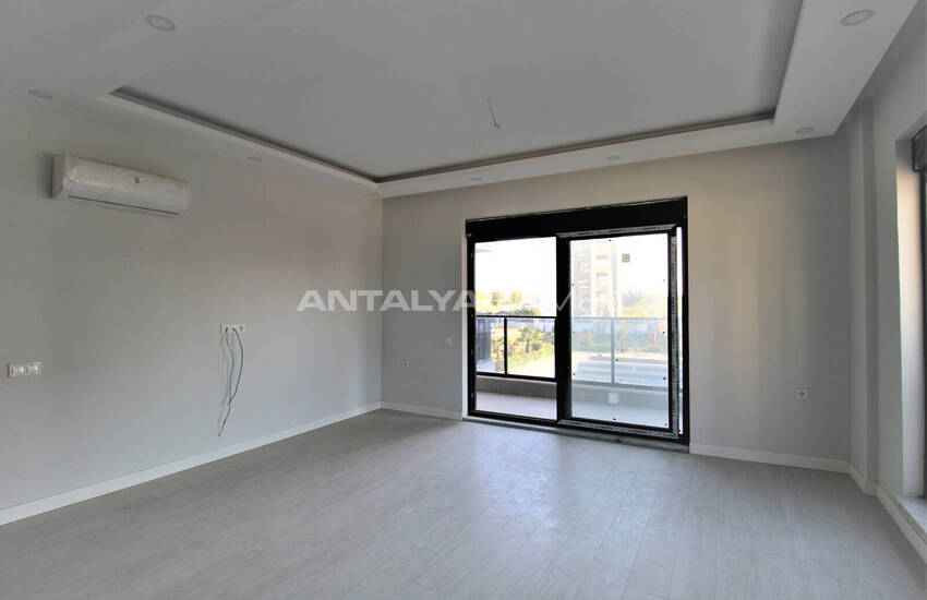 Spacious Flats in a Project with Pool in Altıntaş Antalya 14