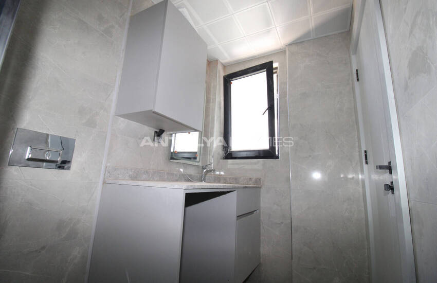 Aksu Altıntaş'ta Havuzlu Sitede 1 Odalı Daire 14