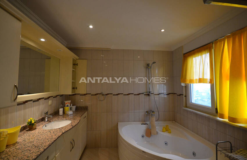 Alanya Mahmutlar'da Deniz ve Şehir Manzaralı Dubleks Daire 11