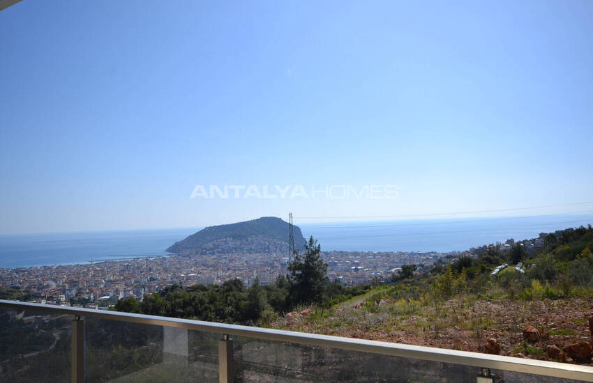 Alanya Tepe'de Deniz ve Şehir Manzaralı Daire